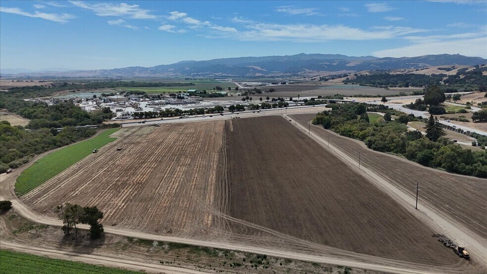 10 Chittenden Rd, San Juan Bautista, CA à vendre - Photo de l’immeuble – Image 3 sur 31