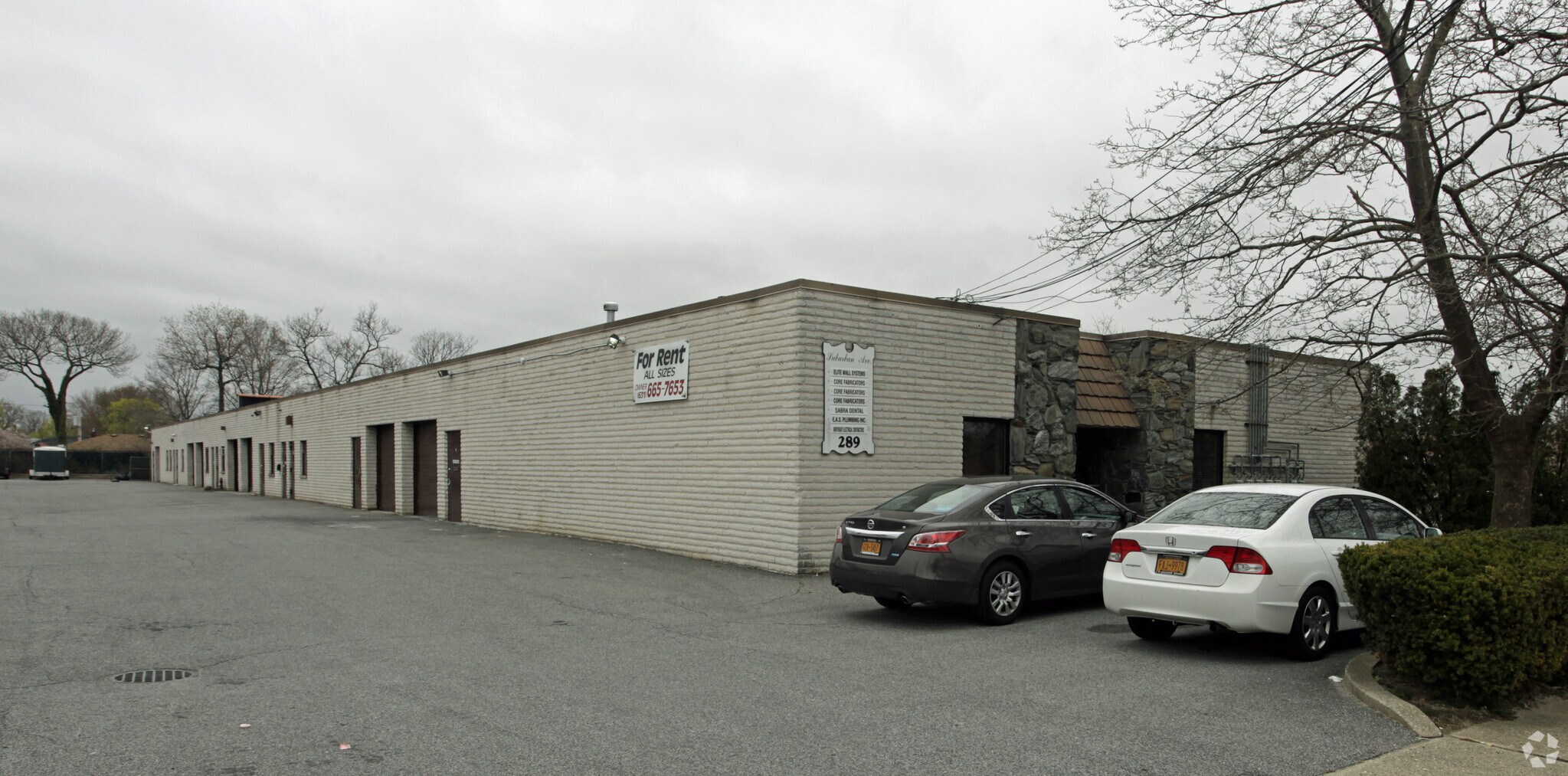 289 Suburban Ave, Deer Park, NY à louer Photo principale– Image 1 sur 4