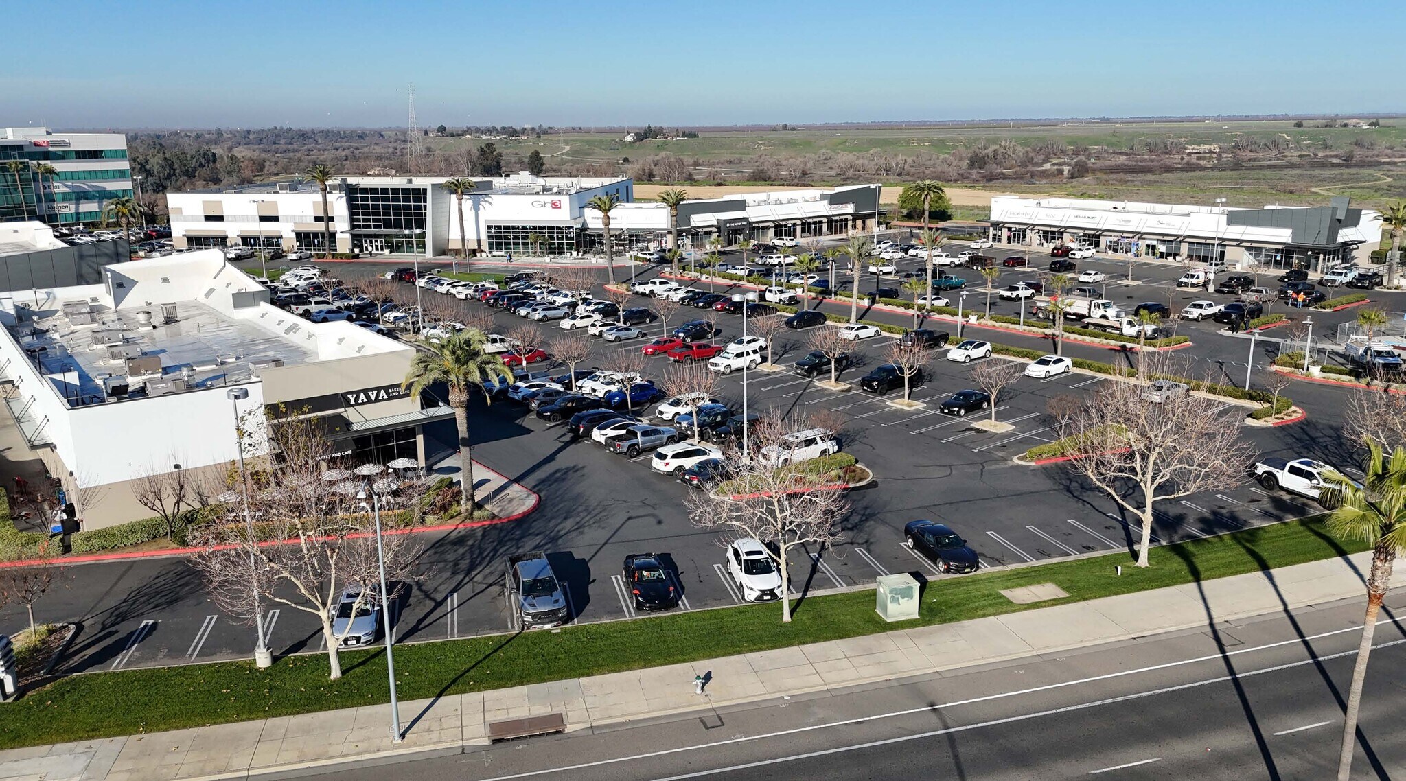 7845 N Palm Ave, Fresno, CA à louer Photo principale– Image 1 sur 5