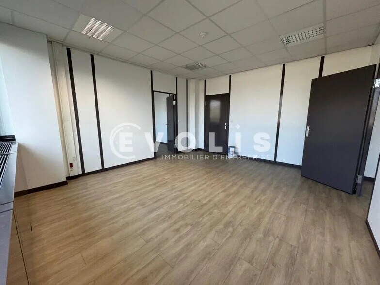 Bureau dans Amiens à louer - Photo de l’immeuble – Image 1 sur 4