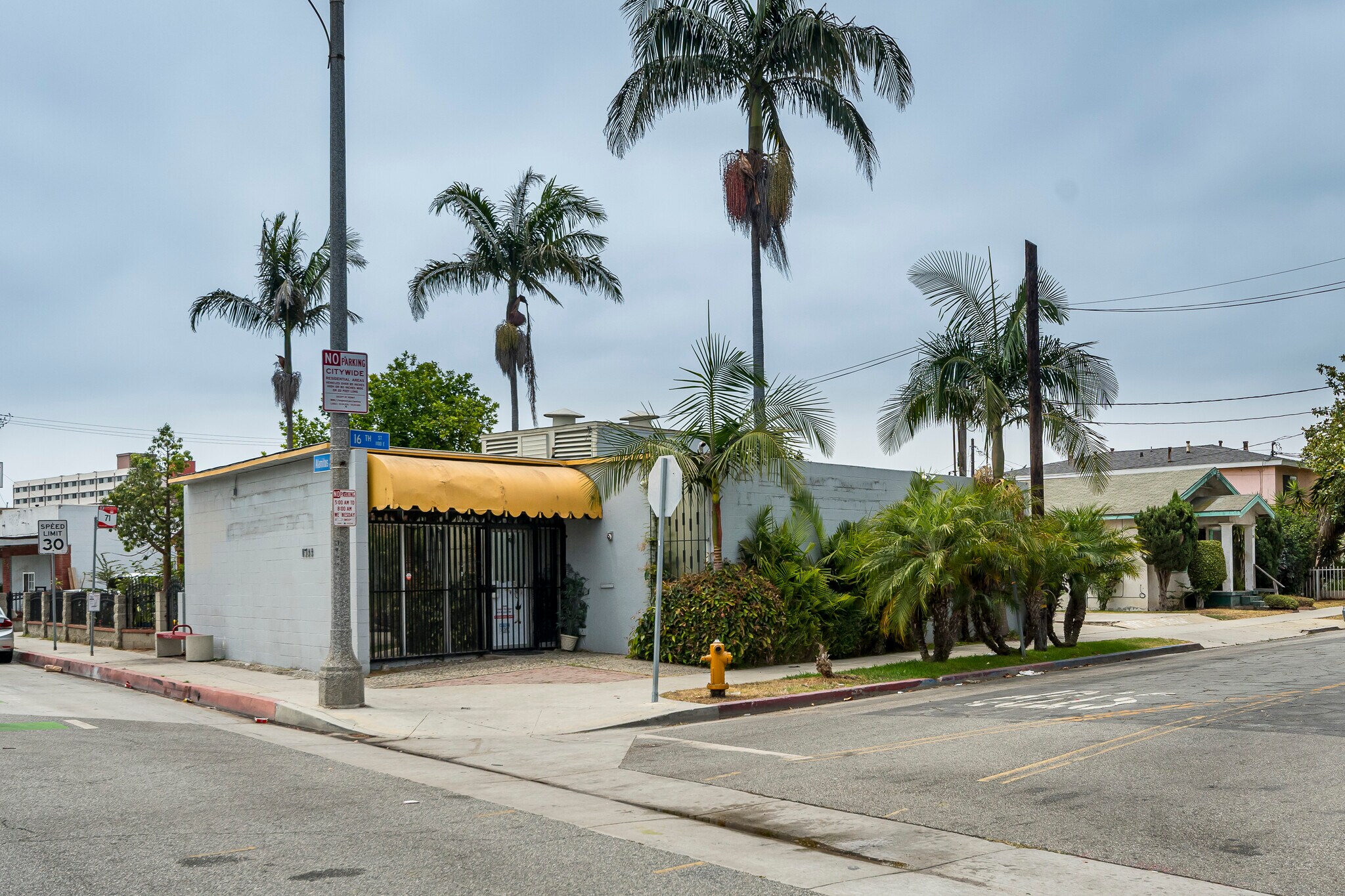 1533 Alamitos Ave, Long Beach, CA à louer Photo de l’immeuble– Image 1 sur 17