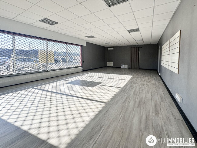 Plus de détails pour 27 Avenue Des Marranes, Le Sequestre - Local commercial à louer