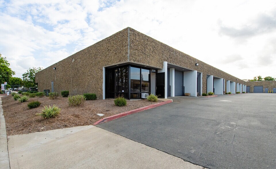 2223-2320 S Fairview St, Santa Ana, CA à louer - Photo de l’immeuble – Image 3 sur 10
