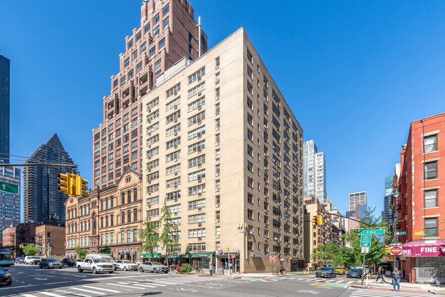 941 1st Ave, New York, NY à louer - Photo de l’immeuble – Image 2 sur 2
