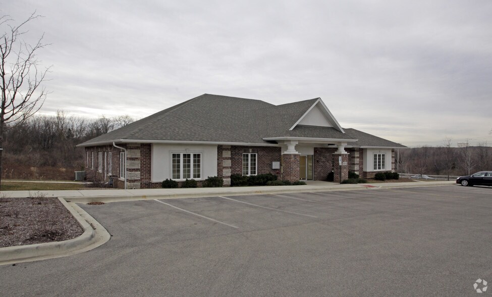 3351 Hobson Rd, Woodridge, IL à vendre - Photo principale – Image 1 sur 23