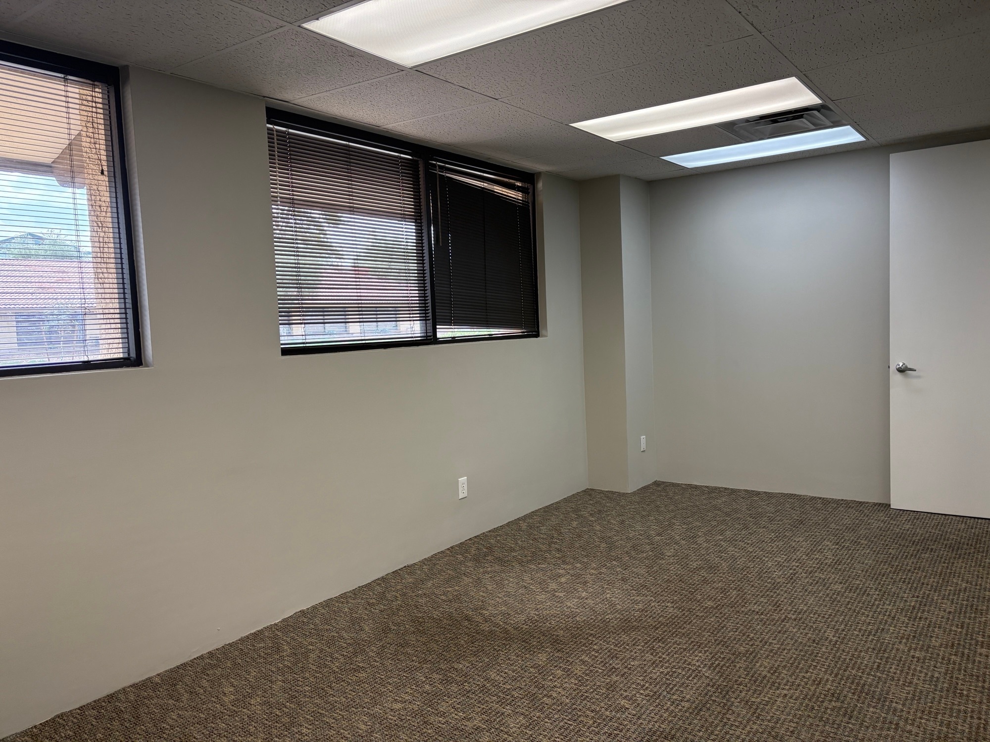 4677 S Lakeshore Dr, Tempe, AZ à louer Photo intérieure– Image 1 sur 9