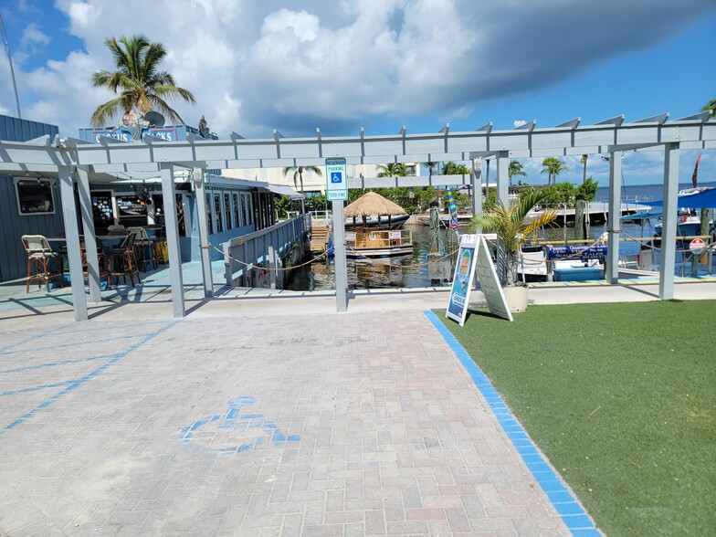 103900B Overseas Hwy, Key Largo, FL à vendre - Photo de l’immeuble – Image 3 sur 36