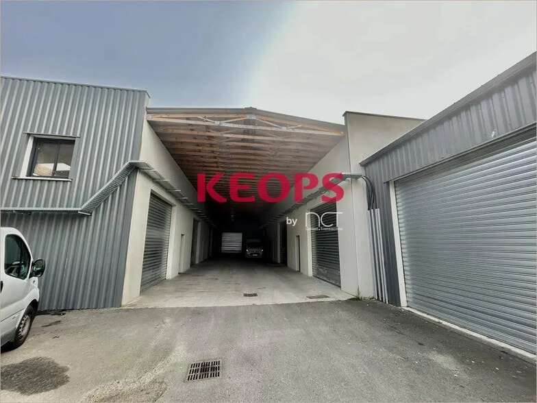 Local d'activités dans Pechbonnieu à vendre - Photo de l’immeuble – Image 1 sur 5