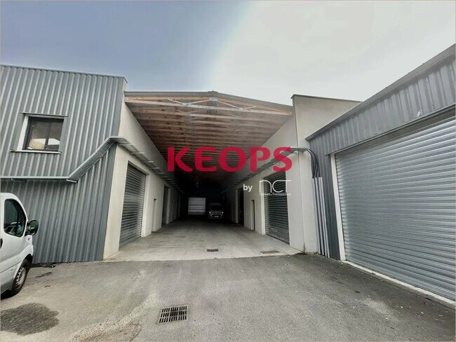 Plus de détails pour Local d’activités à vendre