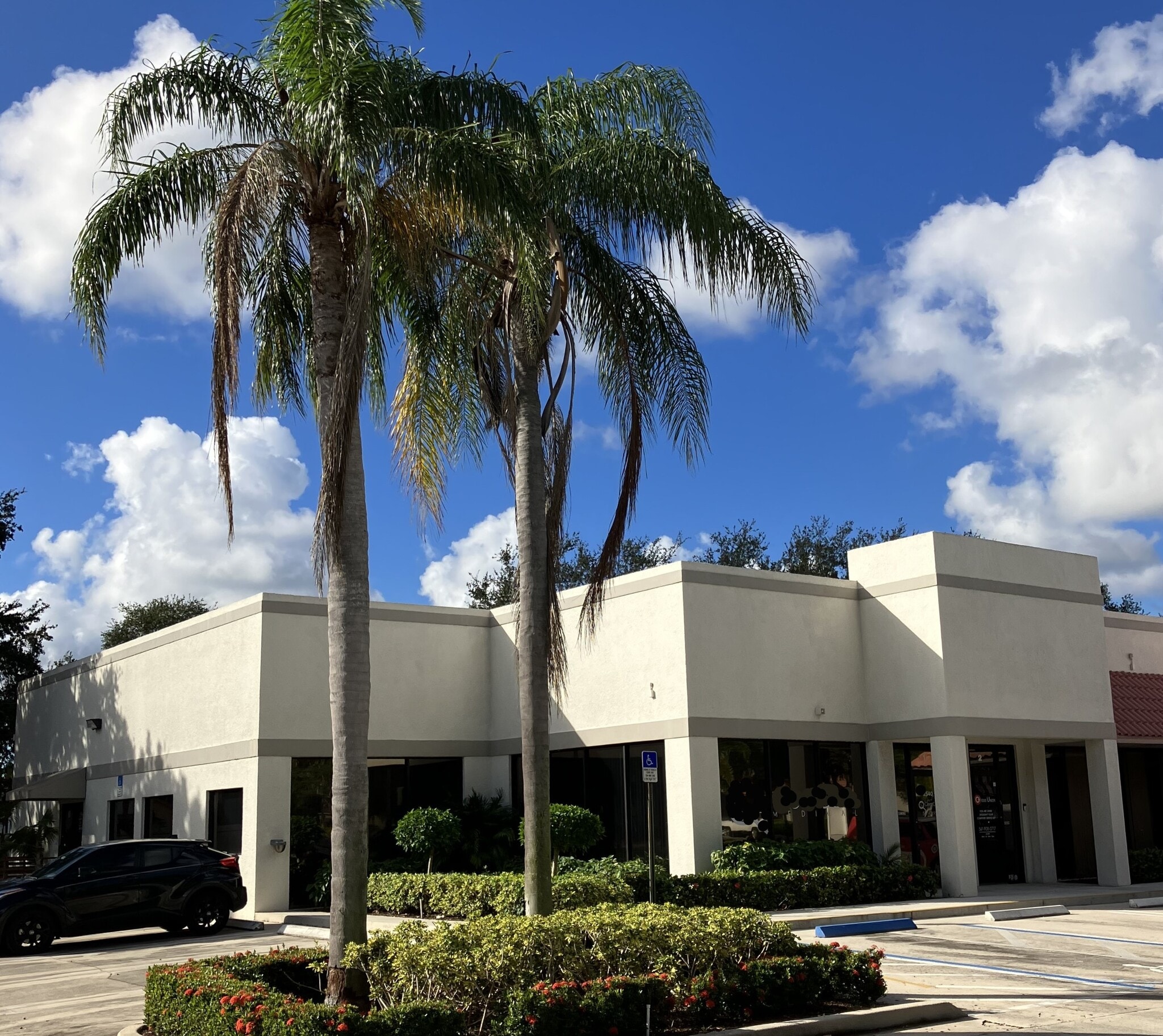 2540 Metrocentre Blvd, West Palm Beach, FL à louer Photo de l’immeuble– Image 1 sur 1