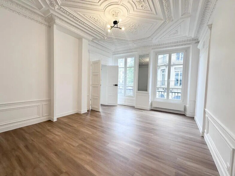 Bureau dans Paris à louer - Photo de l’immeuble – Image 2 sur 8