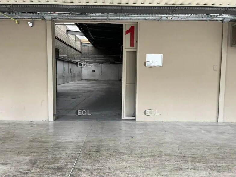 Local d’activités dans Pontoise à louer - Photo de l’immeuble – Image 2 sur 5