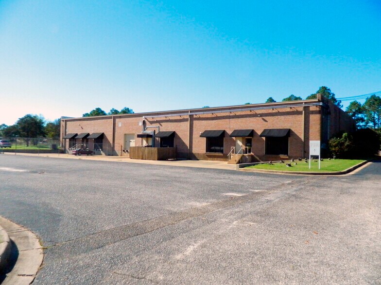 2743-A Gunter Park Dr, Montgomery, AL à louer - Photo de l’immeuble – Image 2 sur 5