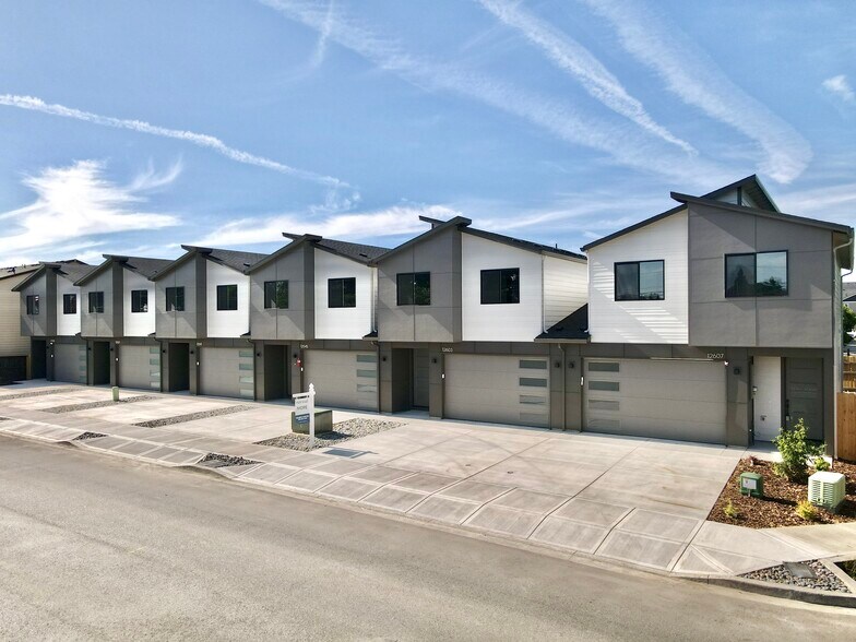 Portfolio of 6 Luxury, Newly-Built Homes portefeuille de 6 biens à vendre sur LoopNet.fr - Photo de l’immeuble – Image 1 sur 30