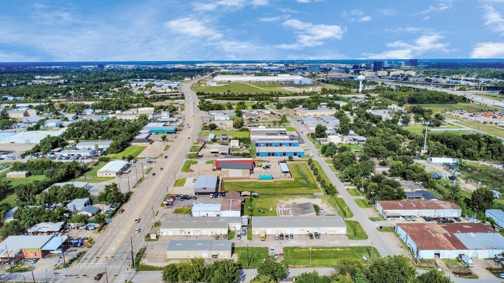 1027 Aldine Bender Rd, Houston, TX à louer - Photo de l’immeuble – Image 2 sur 20