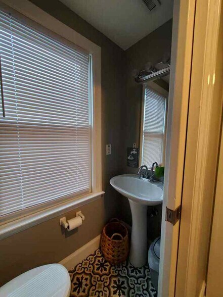 5684 Main St, Williamsville, NY à vendre - Photo de l’immeuble – Image 3 sur 18