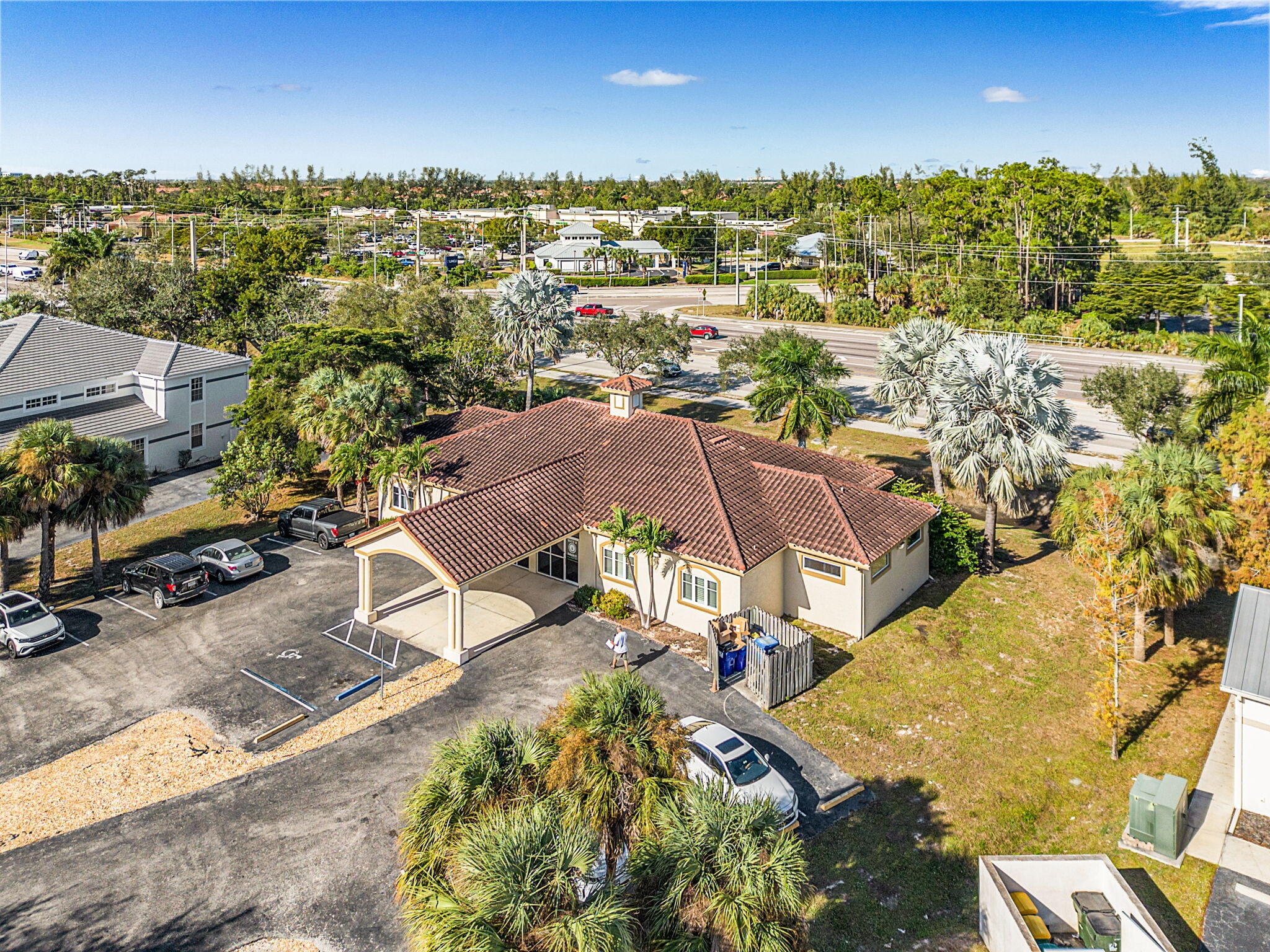 15740 New Hampshire Ct, Fort Myers, FL à louer Photo principale– Image 1 sur 5