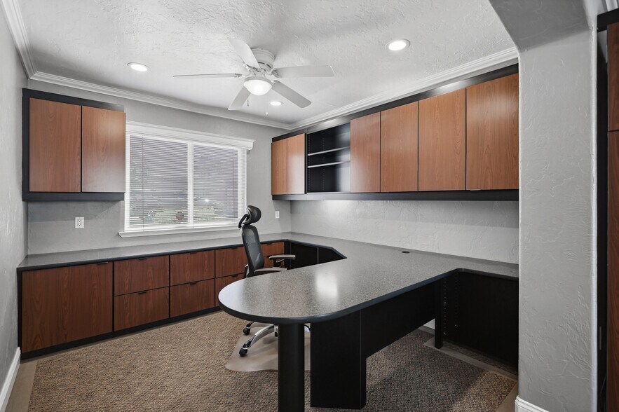 306 N Willis St, Visalia, CA à vendre - Photo de l’immeuble – Image 3 sur 10