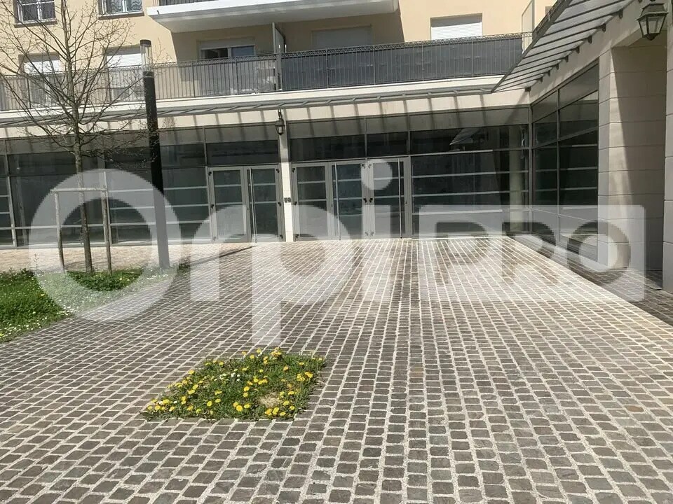 Local commercial dans Montévrain à louer Photo de l’immeuble– Image 1 sur 4