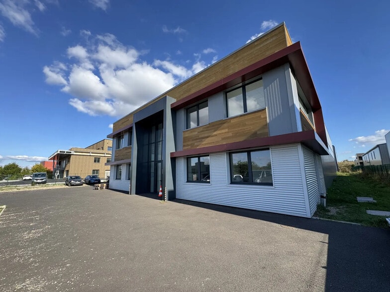 Local d'activités dans Ennery à vendre - Photo de l’immeuble – Image 3 sur 25