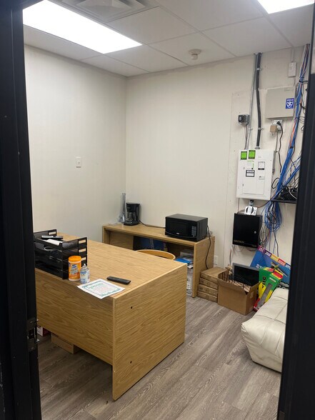 12046 Fort Rd NW, Edmonton, AB à louer - Photo intérieure – Image 2 sur 36