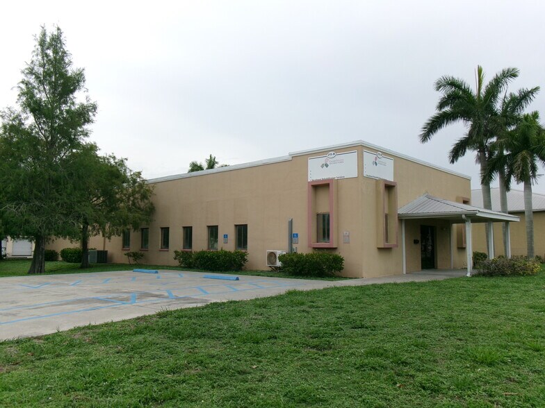 215 S Francisco St, Clewiston, FL à louer - Photo de l’immeuble – Image 2 sur 18