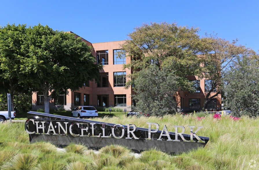 4520 Executive Dr, San Diego, CA à louer - Photo de l’immeuble – Image 2 sur 22