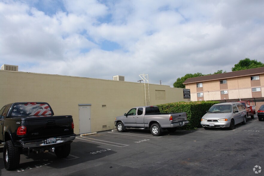 21410-21420 Chase St, Canoga Park, CA à louer - Photo de l’immeuble – Image 3 sur 8
