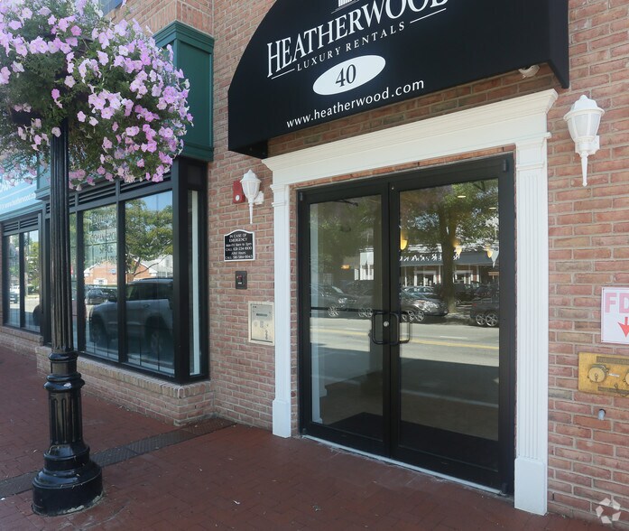 34-44 Gerard St, Huntington, NY à louer - Photo de l’immeuble – Image 2 sur 16