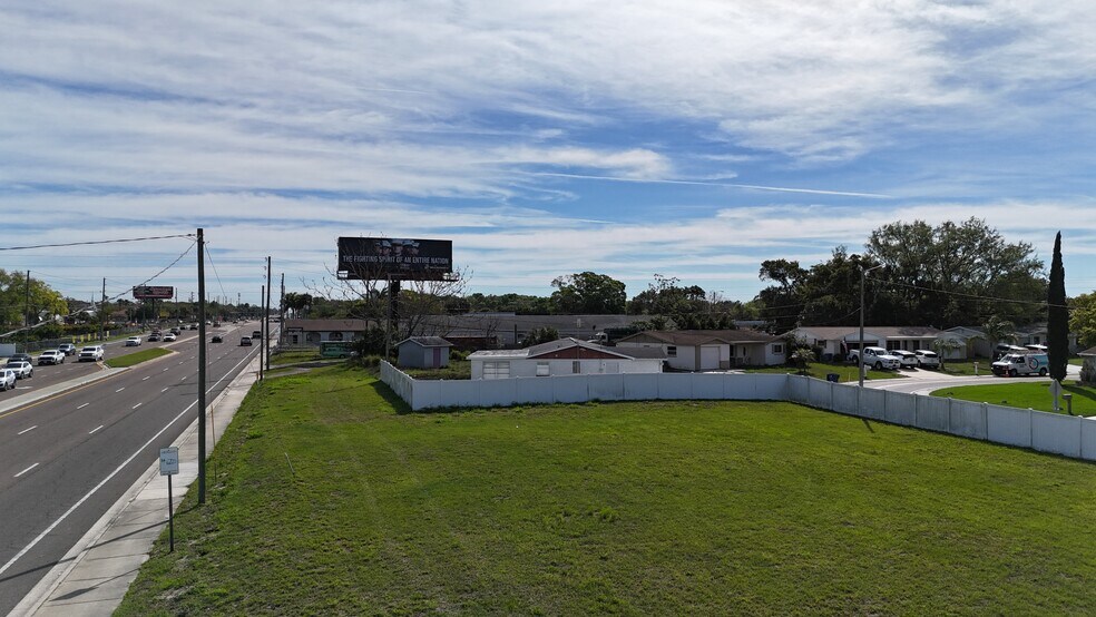 5214 STATE ROAD 54, New Port Richey, FL à vendre - Photo principale – Image 1 sur 14