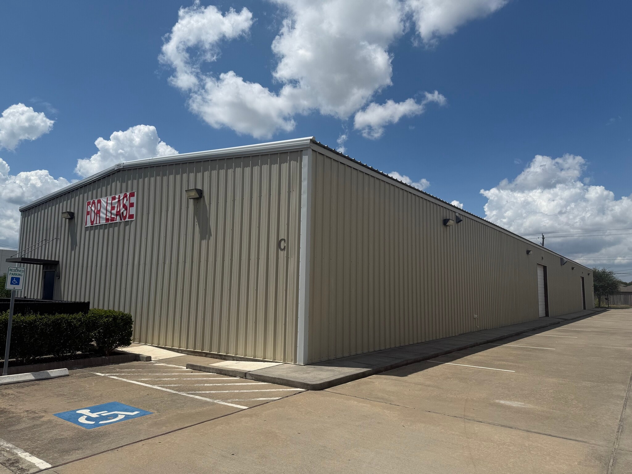 8051 S Sam Houston Pky, Houston, TX à louer Photo de l’immeuble– Image 1 sur 8
