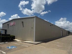 8051 S Sam Houston Pky, Houston, TX à louer Photo de l’immeuble– Image 1 sur 8