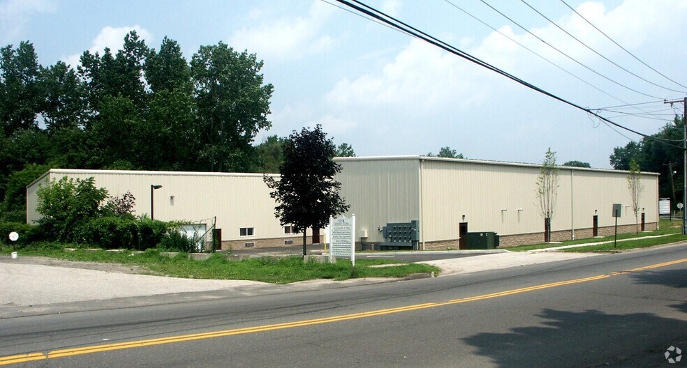 35 Starr Rd, Danbury, CT à louer - Photo de l’immeuble – Image 1 sur 7