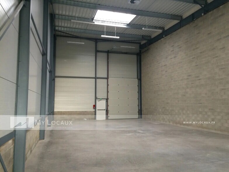 Local d’activités dans Le Blanc-Mesnil à louer - Photo de l’immeuble – Image 3 sur 5