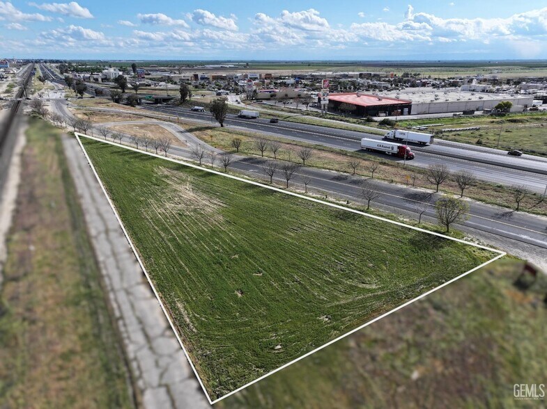 South High Street St, Delano, CA à vendre - Aérien – Image 1 sur 2