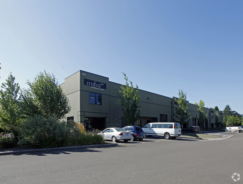 16745 SE Kens Ct, Milwaukie, OR à louer - Photo de l’immeuble – Image 3 sur 8