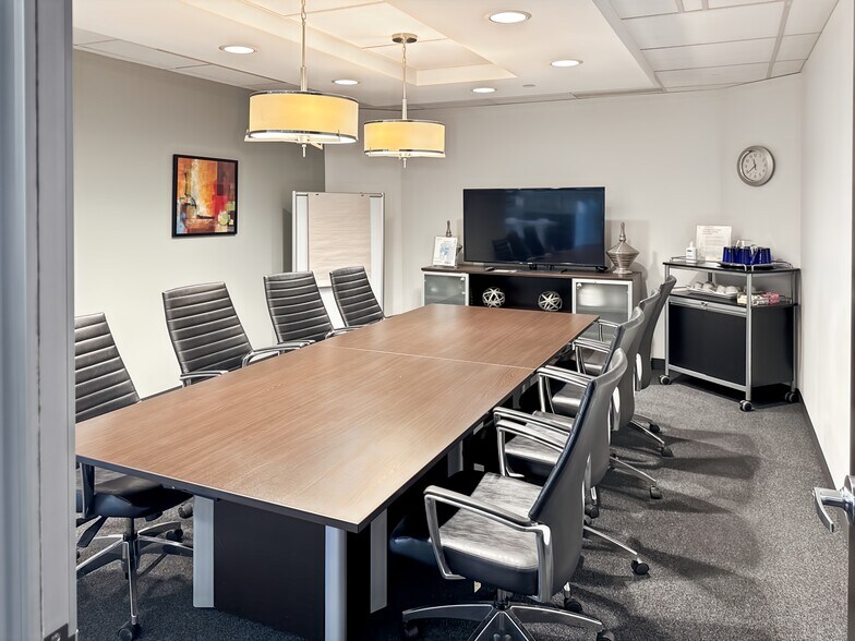 90 Burnhamthorpe Rd W, Mississauga, ON à louer - Photo intérieure – Image 2 sur 16