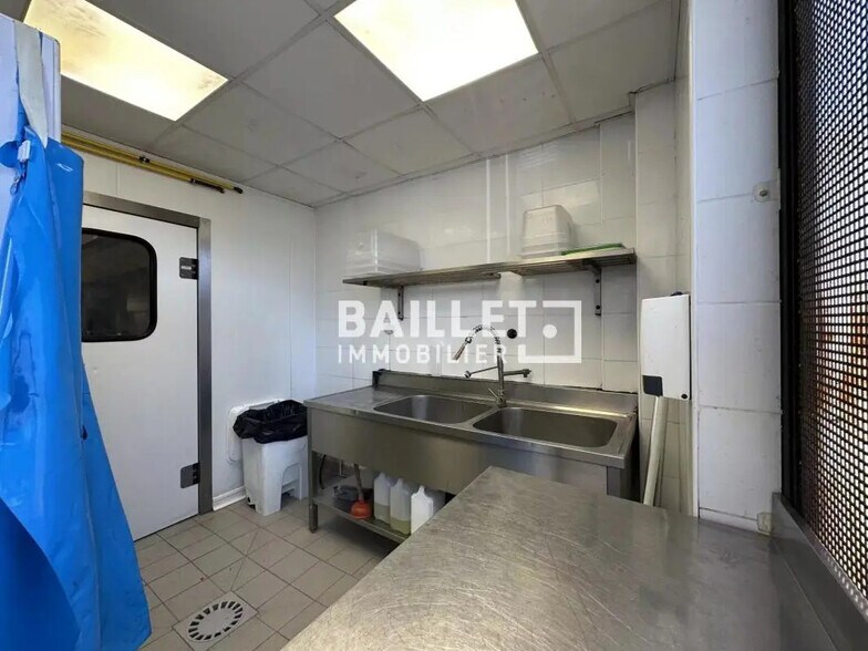 Bureau dans Antibes à louer - Photo de l’immeuble – Image 3 sur 21