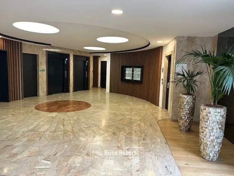 Bureau dans Lyon à louer - Hall d’entrée – Image 1 sur 8