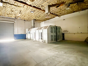 1911 Losee Rd, North Las Vegas, NV à louer Photo de l’immeuble– Image 1 sur 2