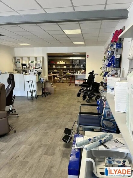 Local commercial dans Trets à louer - Photo intérieure – Image 2 sur 6