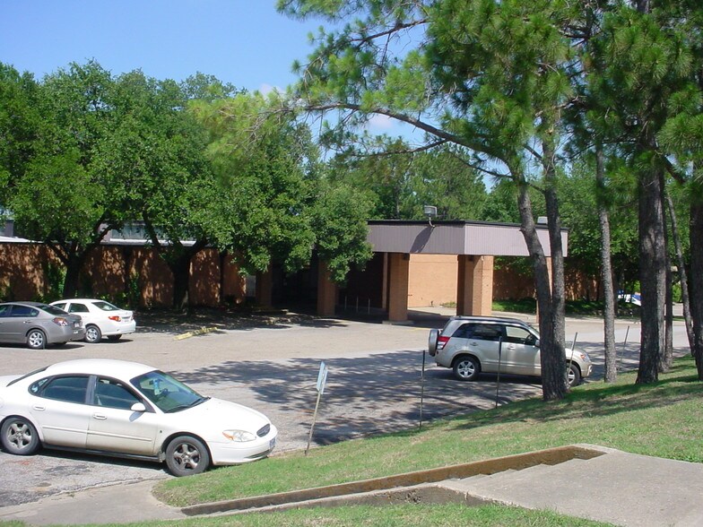 301 Hospital Dr, Corsicana, TX à louer - Photo principale – Image 1 sur 2
