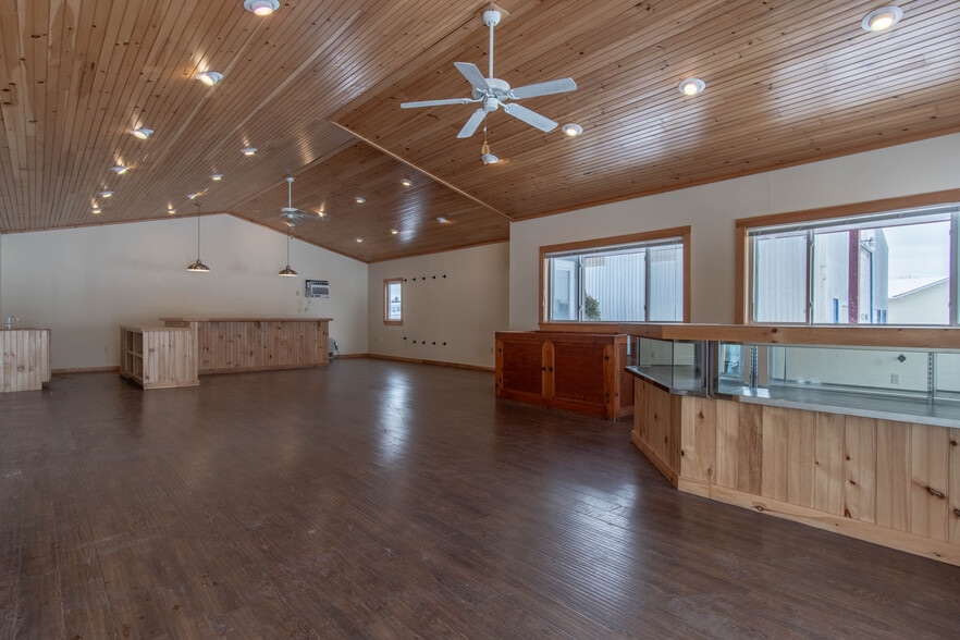 43748/43752 NY-12 Rt, Alexandria Bay, NY à vendre - Photo intérieure – Image 2 sur 47