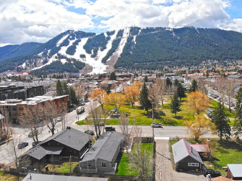 245 W Gill Ave, Jackson, WY à vendre - Aérien – Image 1 sur 15