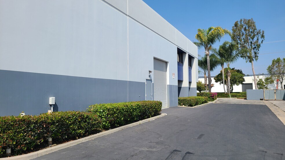 16812 Red Hill Ave, Irvine, CA à louer - Photo de l’immeuble – Image 2 sur 9