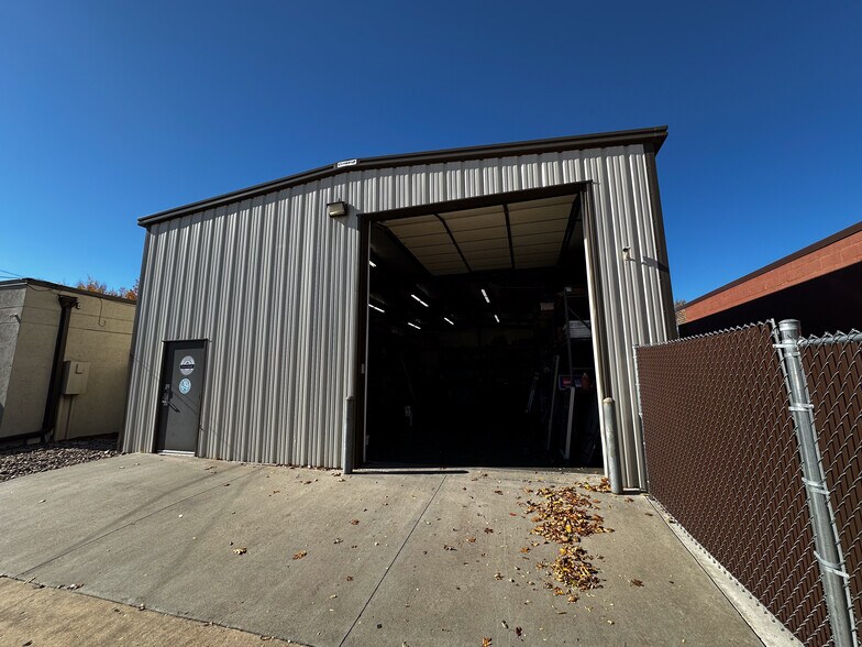 358 S Laura St, Wichita, KS à louer - Photo de l’immeuble – Image 3 sur 16