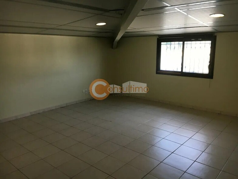 Bureau dans Montussan à louer - Photo de l’immeuble – Image 3 sur 4