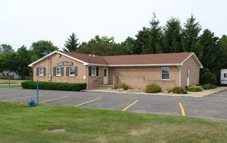 Plus de détails pour 923 N Oakland St, Saint Johns, MI - Bureau à louer