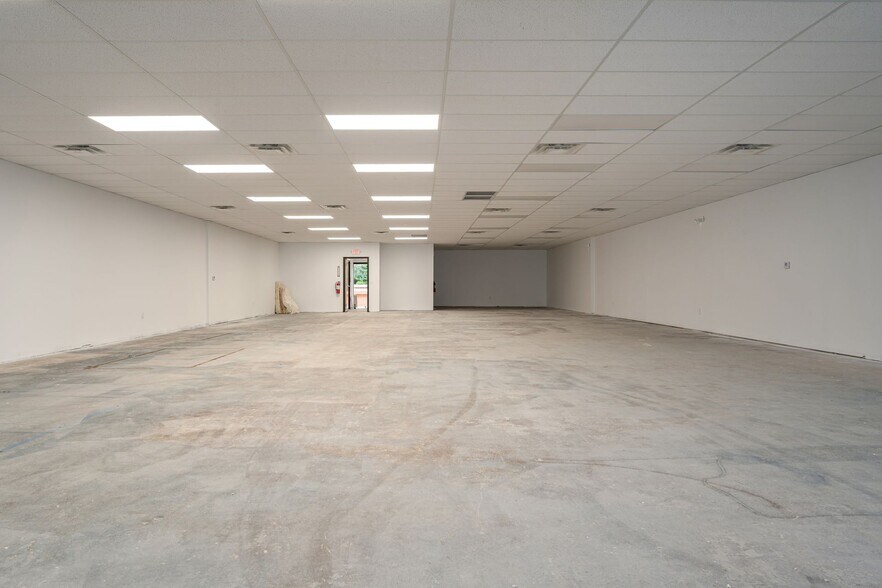 229-245 E Main St, West Jefferson, OH à louer - Photo de l’immeuble – Image 3 sur 14