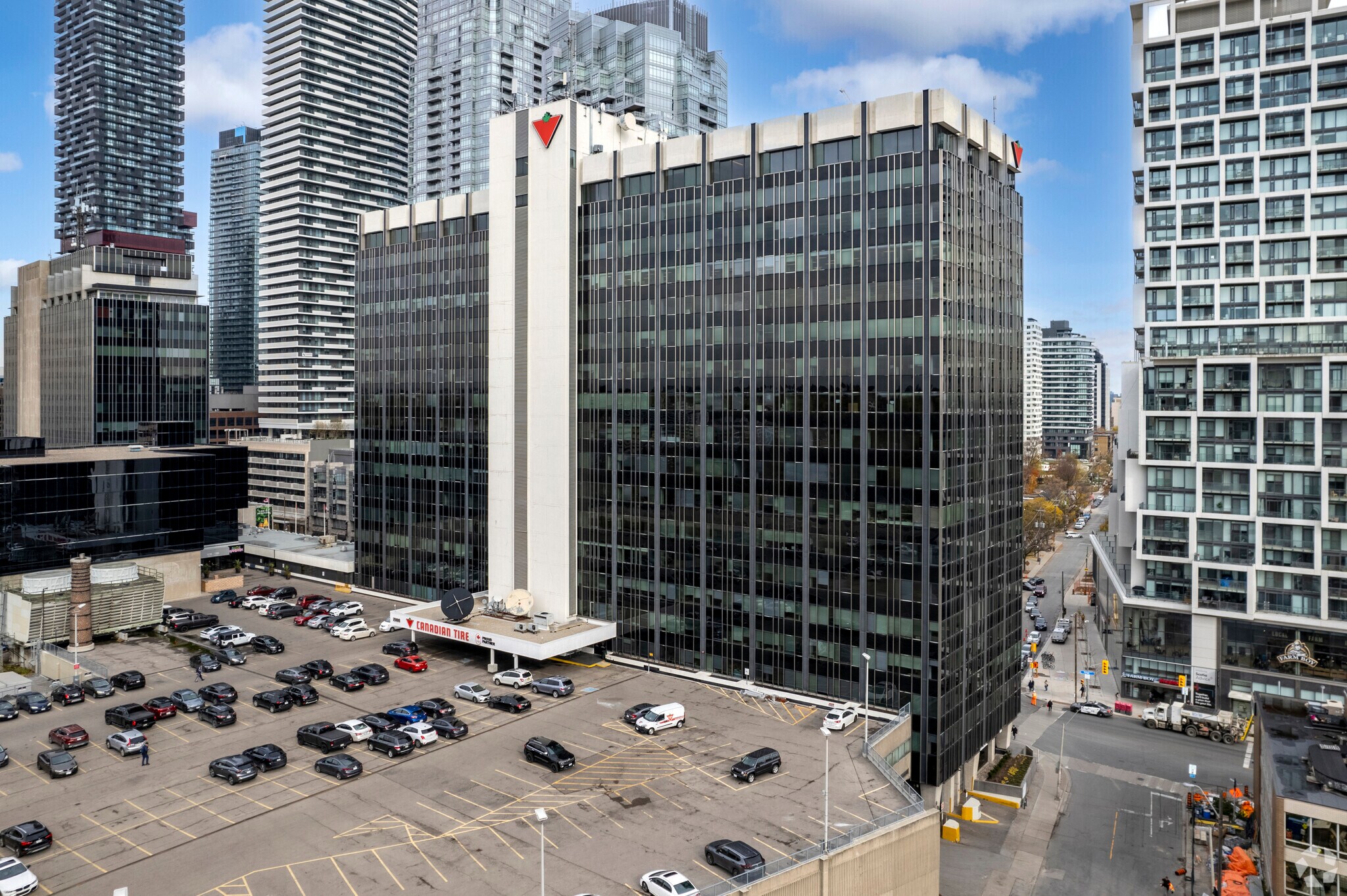 2180 Yonge St, Toronto, ON à louer Photo principale– Image 1 sur 7